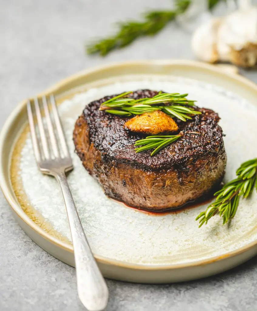 Das Auge isst mit - entsprechend ist das Anrichten des Steaks ebenso wichtig!