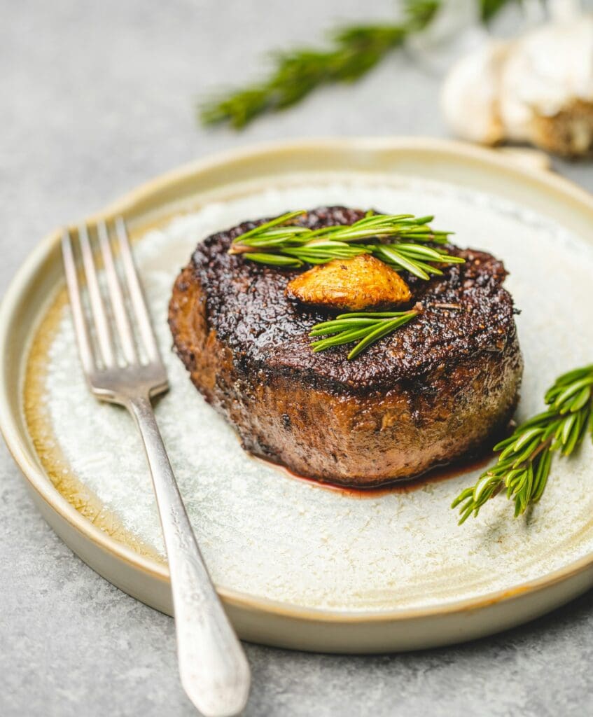 Das Auge isst mit - entsprechend ist das Anrichten des Steaks ebenso wichtig!